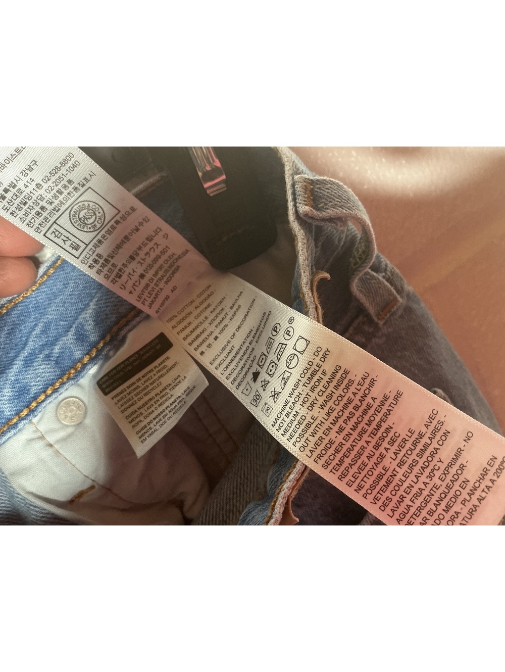 < Levi’s 501 High-Rise Distressed Denim Cut-Off Shorts > - Picture 2 of 4